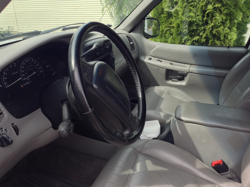 Illustration for article titled I BOUGHT MY FIRST CAR, plus photos